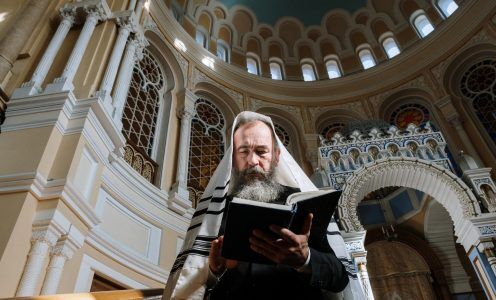 Dlaczego warto odwiedzić synagogę podczas podróży po Polsce